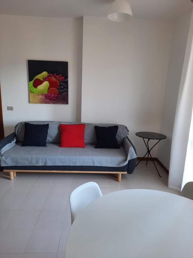 Appartamento Confortevole E Ben Servito San Mariano Exterior foto